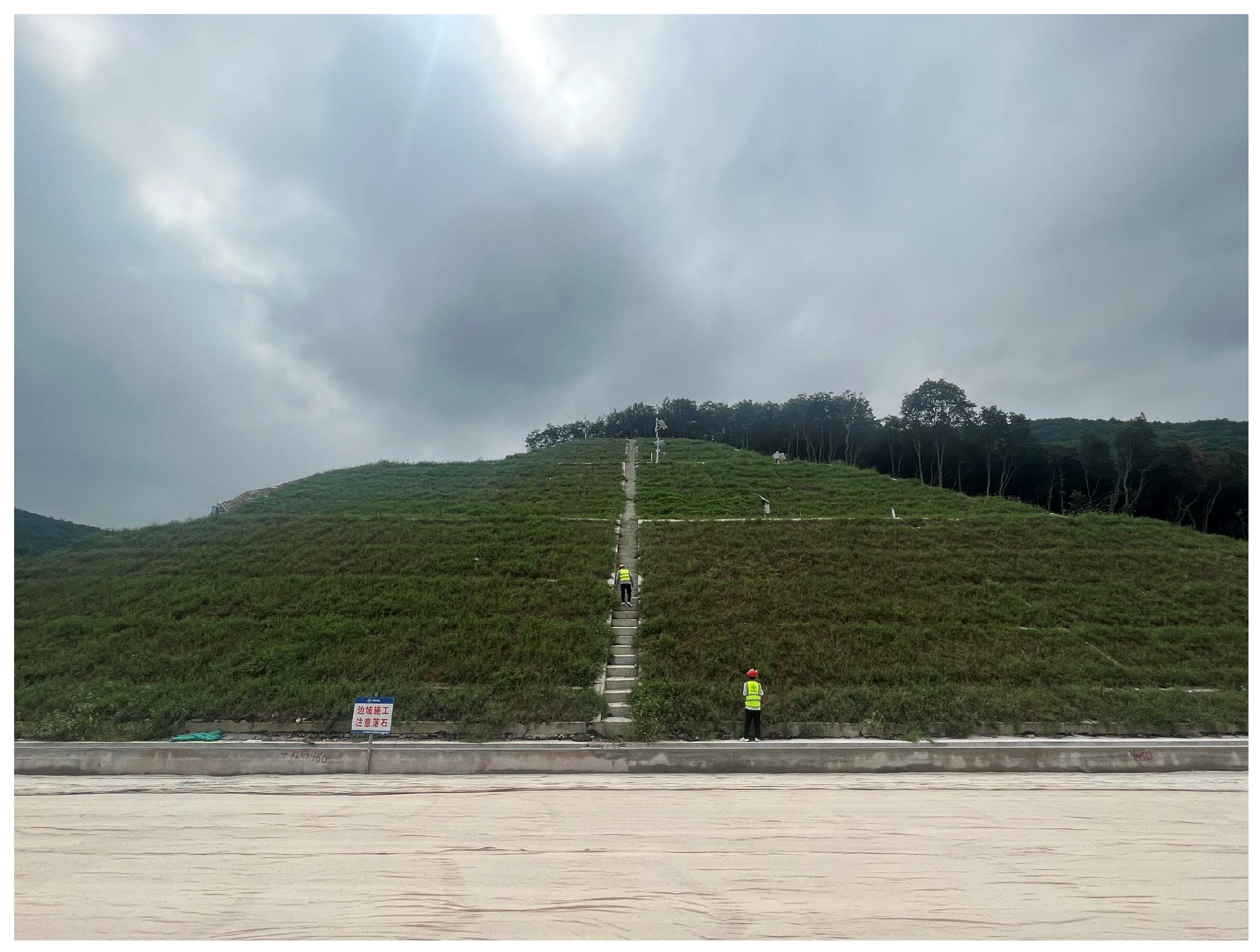 Fractalfract 08 00522 g012